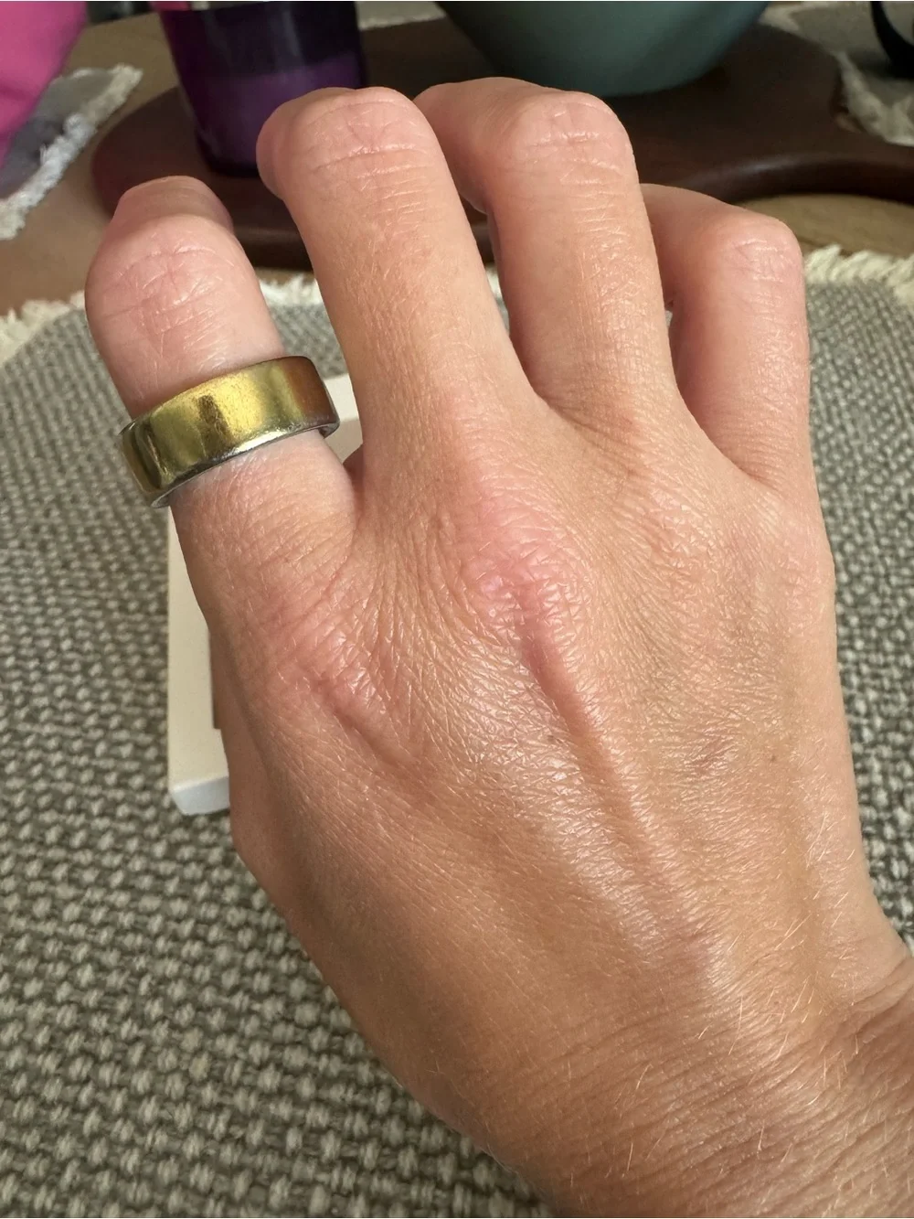 Oura 4 Gold size 7 w Charging Dock